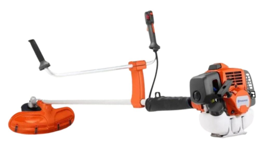 Roçadeira a gasolina Husqvarna 131R com design leve e ergonômico, ideal para quem busca conforto e eficiência ao escolher qual a melhor roçadeira a gasolina para uso residencial e profissional leve.